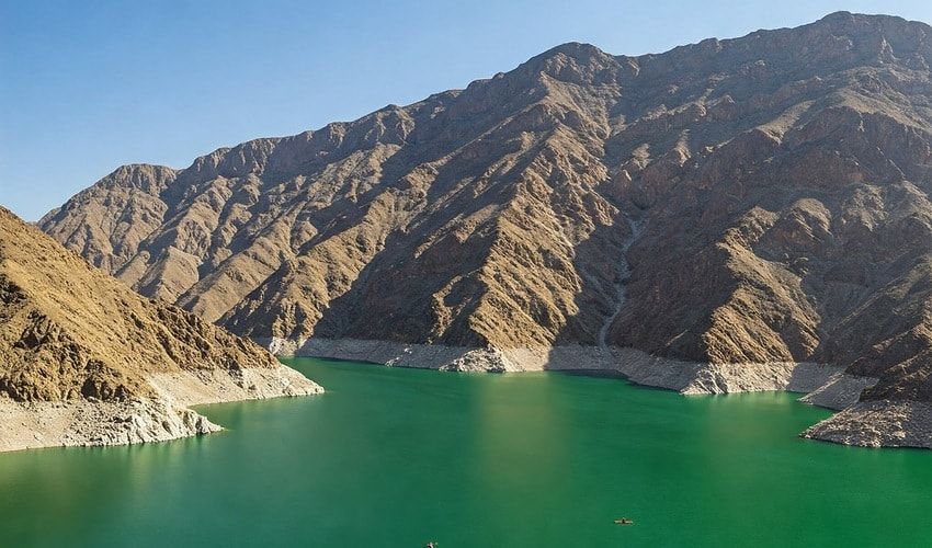 Hatta Dam — Emerald Water in the Hajar Mountains
